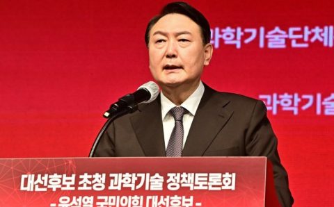 Ерөнхийлөгч асан Пак Гын Хэг ялласан прокурор Өмнөд Солонгосын ерөнхийлөгчөөр сонгогдлоо