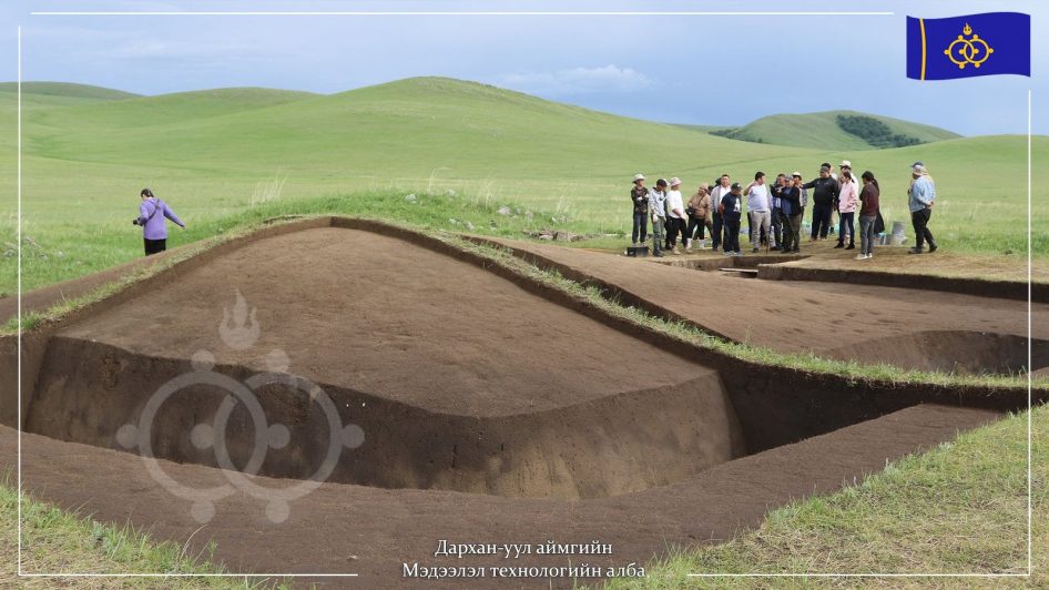 Дархан-Уул аймгаас эртний Сяньбигийн үеийн хаад язгууртны бунхант булш олджээ